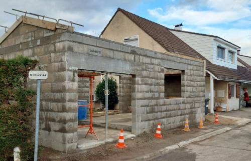 Marcy l'Etoile (69280) : travaux de maçonnerie avec l'elevation des murs en parpaing