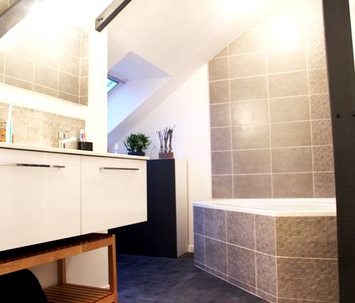 Aménagement d'une salle de bain sous combles