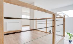 Création d’un escalier en bois massif laqué blanc à Vertou (44)