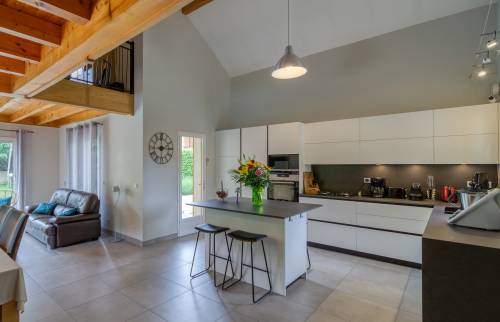 nouvelle cuisine, avec îlot assorti