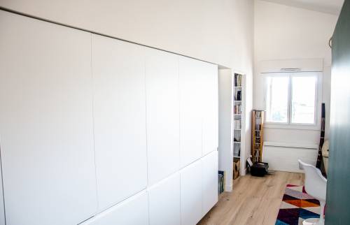 Linéaire de rangement cuisine et salon