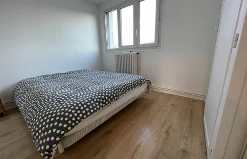 Parquet stratifié dans la chambre