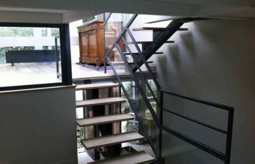 Réalisation d'un escalier au design contemporain dans les Hauts-de-Seine