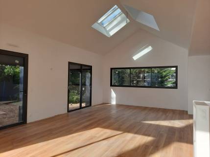  Pose de carrelage imitation parquet dans une maison - Pornic 44210