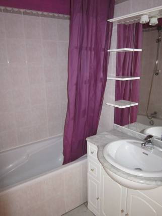  Ancienne salle de bain avant travaux de rénovation d'appartement - Lagnieu 01150