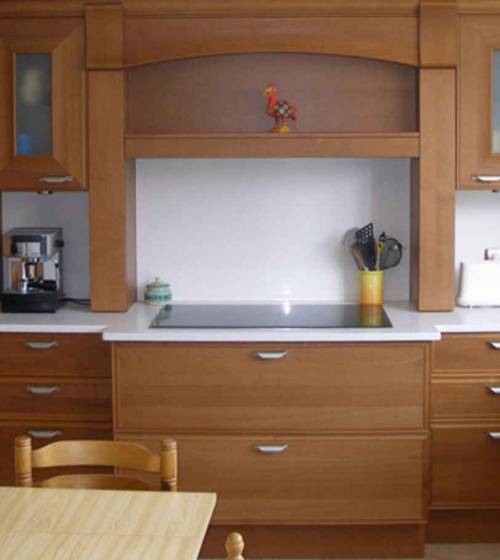 Cuisine en bois après les travaux de rénovation.