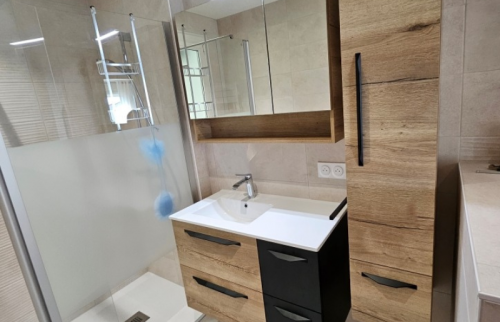 Rénovation de salle de bain moderne à Saint-Avertin (37550)