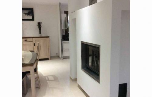 Installation d'une cheminée contemporaine à Saint-Pair-Sur-Mer