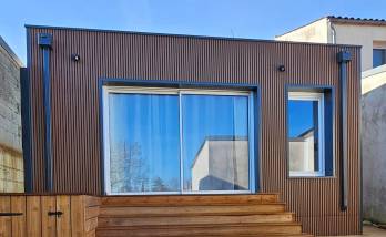 Vue extérieure de l'extension bois