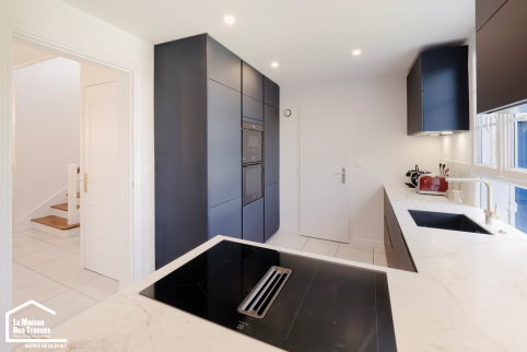 Colonnes de rangement et fours