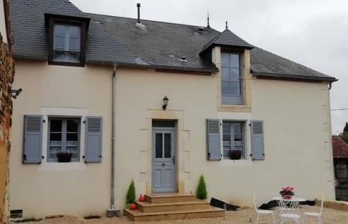Vue façade arrière de la maison après ravalement et pose menuiseries et vitrages des lucarnes de toit - La Chapelle-sur-Erdre - 44240 -