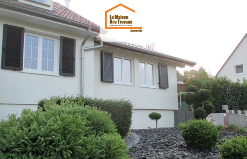 Façade et jardin paysager après rénovation à Thyez en Haute-Savoie