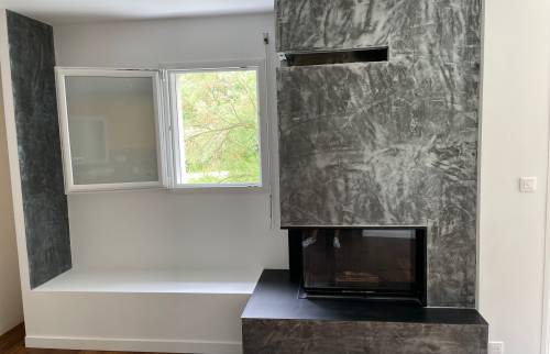 Salon et cheminée - Rénovation complète d'une habitation à Vertou