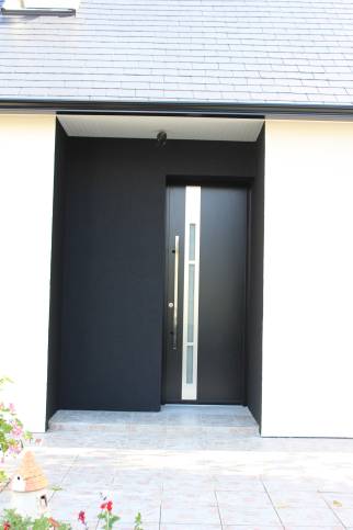 Pose d'une porte d'entrée isolante à Le Relecq-Kerhuon