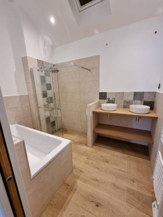 Création d'une suite parentale dans le grenier avec salle de bain moderne - Bouc-Bel-Air 13