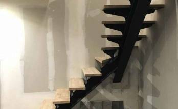 Escalier limon central bois et acier