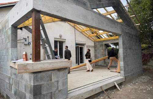 PROCHAINEMENT - Création d'une extension de maison de 20 m² à Rezé (44400) - vue du jardin : baie vitrée type verrière