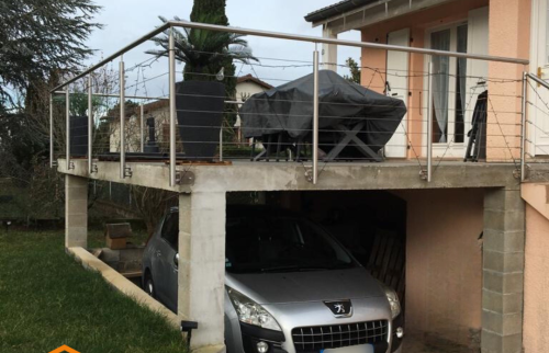 terasse en béton ciré vue de coté carport 