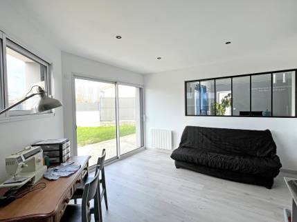 Pose d'une verrière intérieure entre la maison et l'extension latérale - La Romagne 49