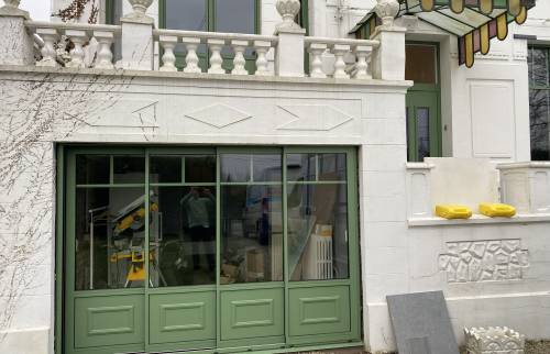 Fabrication sur-mesure et pose d'un ensemble de portes vitrées coulissantes
