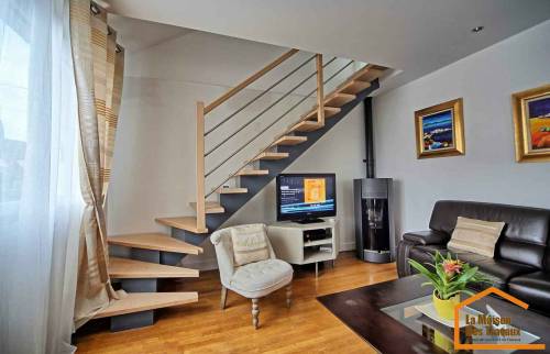 Escalier d'accès aux combles aménagés (Brunoy 91800)