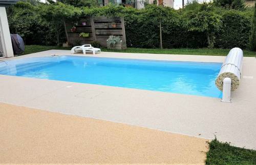 Terrasse et Plage de Piscine - Lyon / Décines