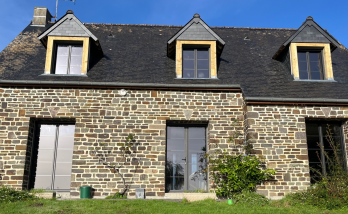 Création de lucarnes et rénovation de l'entrée extérieure d'une maison aux alentours d'Avranches 50300 (avant/après)