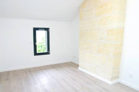 Rénovation de maison ancienne avec aménagement de chambre parentale mansardée - Solliès-Toucas 83210