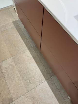 Carrelage imitation pierre dans une salle de bain rénovée - Cholet 49300