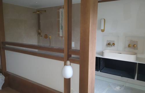 Travaux en cours avec cloison posée 