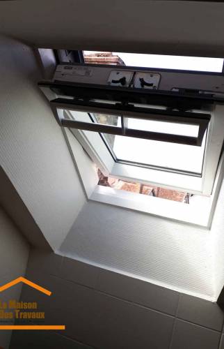 Nouveau Velux, en bois laqué blanc