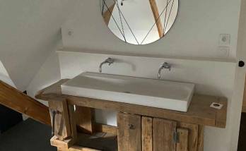 Personnalisation d'un meuble pour décorer une chambre