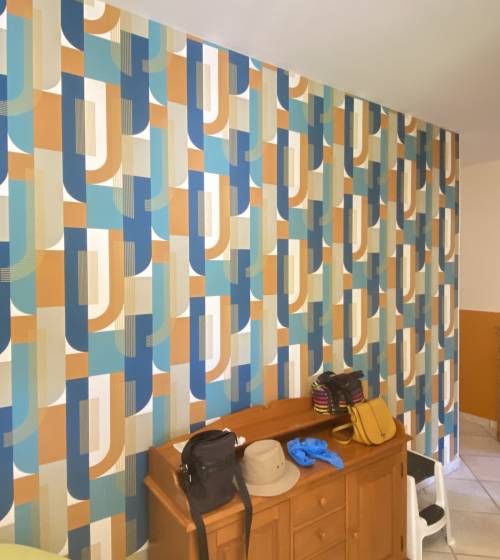 Pose de papier peint coloré (03200)