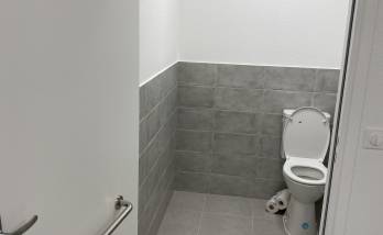 WC aux normes PMR