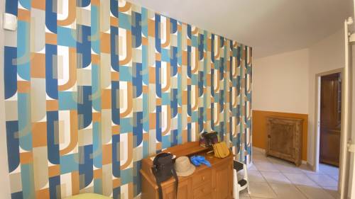 Pose de papier peint coloré (03200)