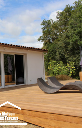  APRES - Terrasse en bois devant la baie vitrée