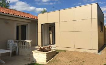 Extension d'une maison de 20,7 m² en bardage fibrociment, à Brains 44