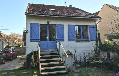 Maison avant travaux avec vue escalier