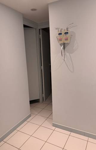 Levallois_92300_centre-remise-en-forme_04_couloir-vers-douches