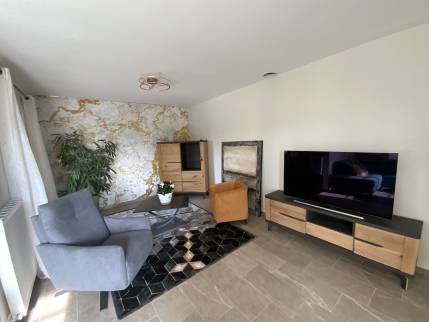 Rénovation de résidence secondaire avec pose de carrelage imitation marbre au sol - Villeneuve en Retz 44580