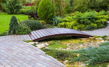 installer un pont de jardin - La Maison Des Travaux