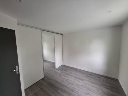 Chambre aménagée dans le garage transformé en espace habitable - Villars-les-Dombes 01330