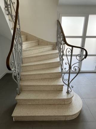 Rénovation de mur et plafond autour d'un escalier intérieur ancien - Nantes 44