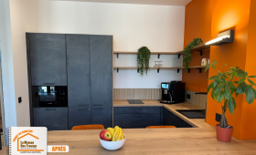 installation cuisine design, cuisine moderne entreprise, rénovation agence commerciale, espace convivial entreprise, courtier en travaux albertville