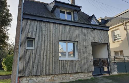 Bardage bois terminé après l’isolation par l'extérieur à Chantepie