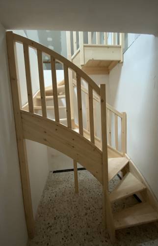 Escalier bois colimaçon La Maison Des Travaux Ales