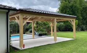 Couverture toiture tuiles noires piscine