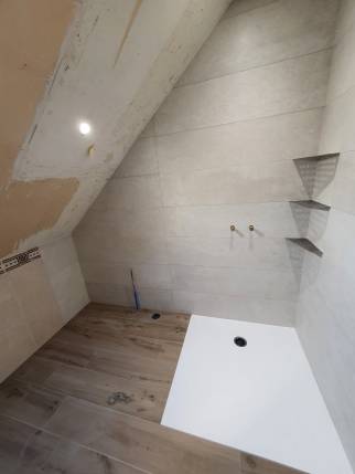 Travaux en cours de rénovation de salle de bain 