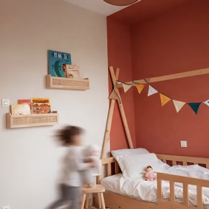 Chambre enfant cocon chaleureux bois et tons naturels