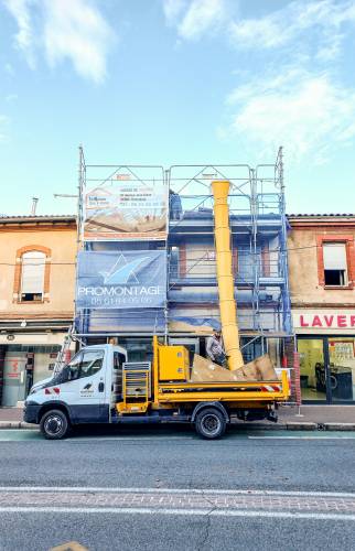 Evacuation des gravats par goulotte